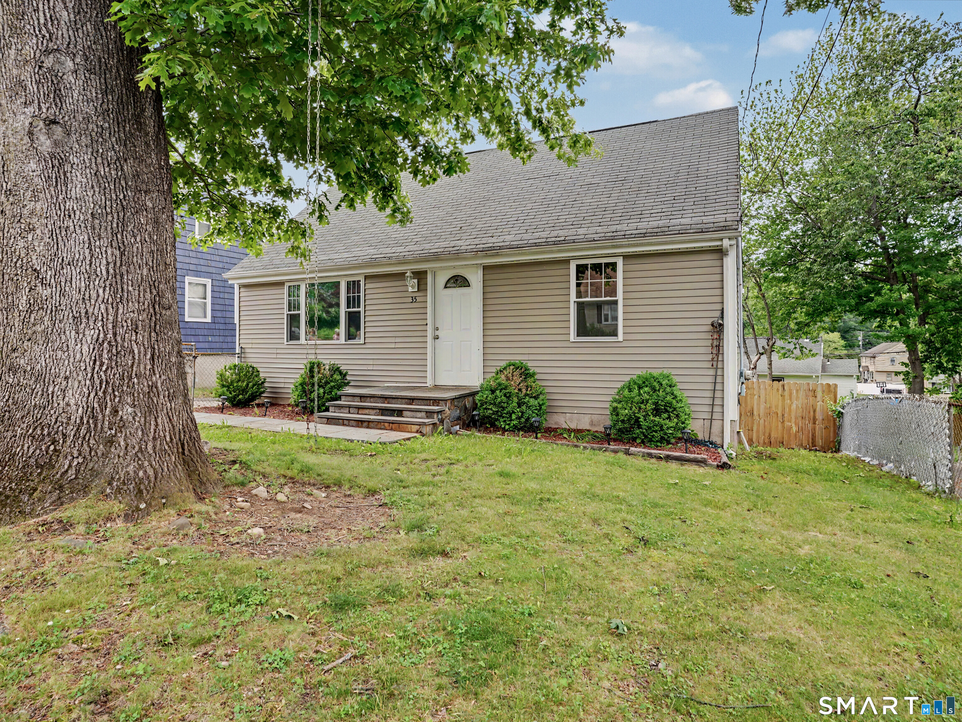 35 Oakleaf Street, Bridgeport, CT 06606 | For Sale at $435,000