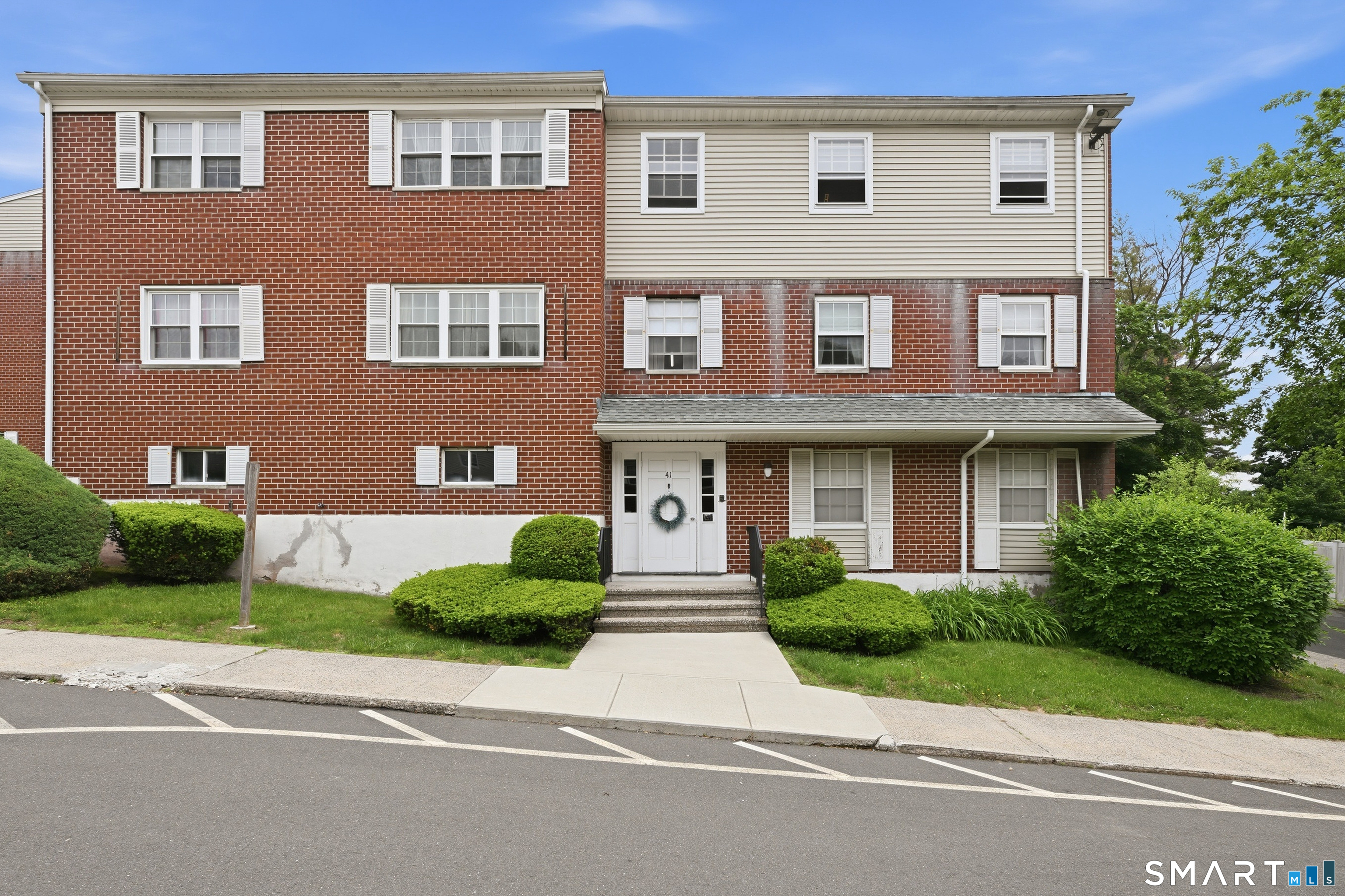 50 Greenhouse Road, 41d, Bridgeport, CT 06606 | For Sale at $149,900