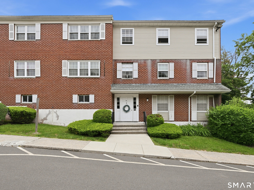  condo home for sale located at 50 Greenhouse Road, 41d, Bridgeport, CT 06606
