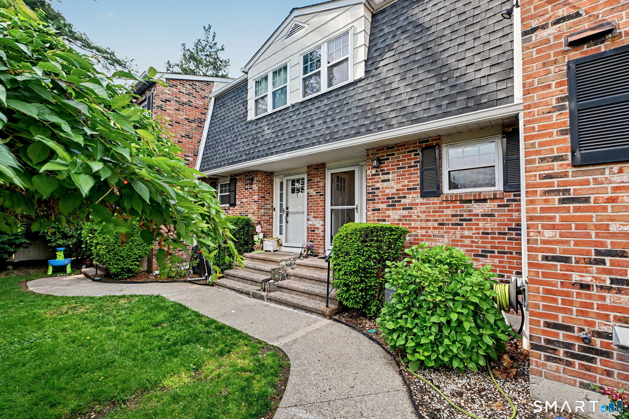 19 Colonial Road, 8, Stamford, CT 06906 | For Sale at $479,000