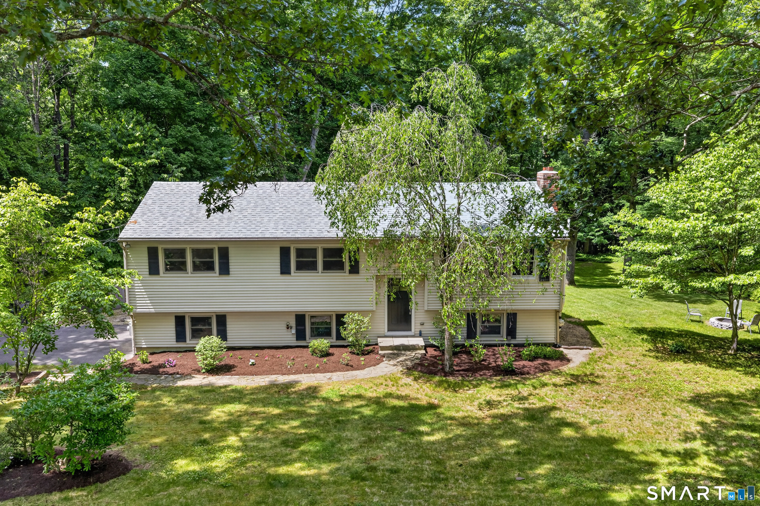 14 Deerfield Drive, Newtown, CT 06482 | For Sale at $610,000