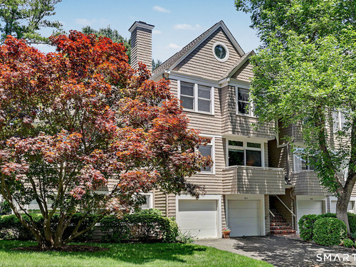  townhouse condo for sale located at 942 South Pine Creek Road, Fairfield, CT 06824