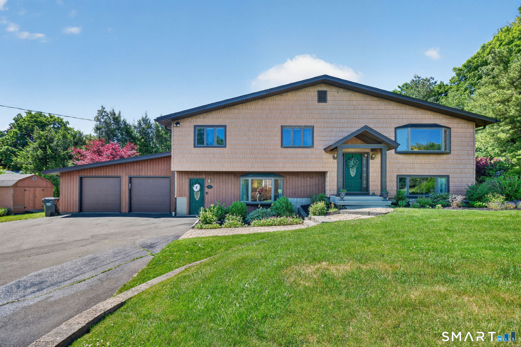 16 Apache Drive, Brookfield, CT 06804 | For Sale at $605,000