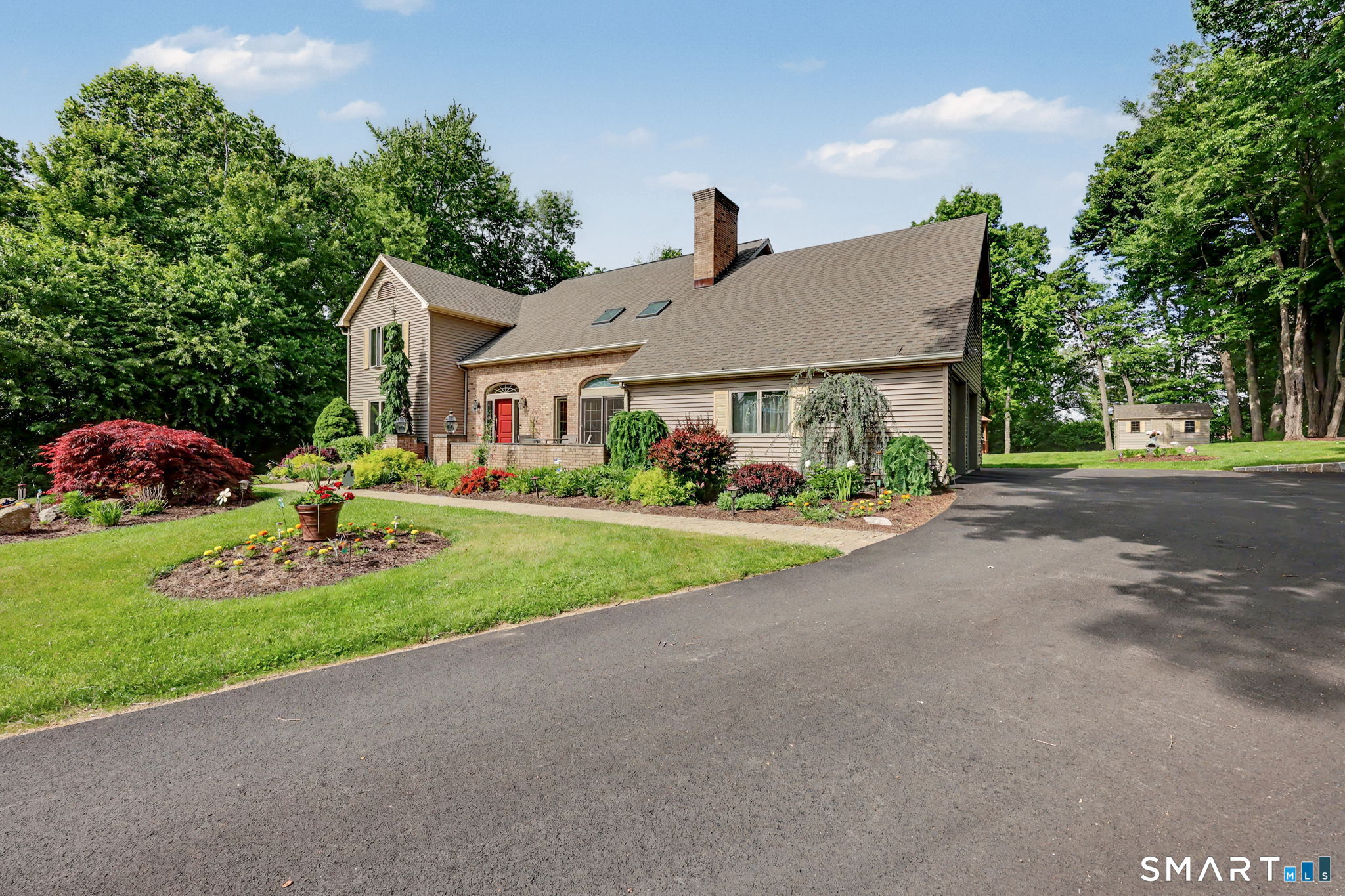29 Woodridge Lane, New Fairfield, CT 06812 | For Sale at $975,000