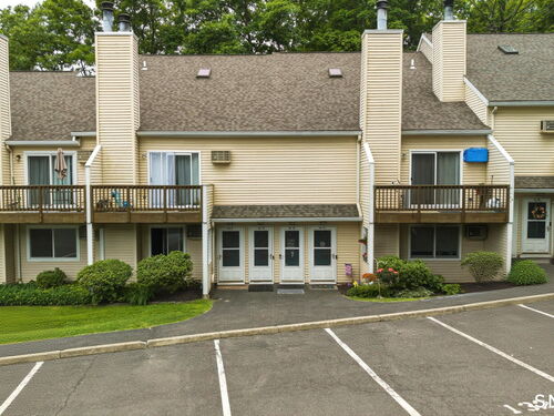  condo home for sale located at 8 Rose Lane, 26-11, Danbury, CT 06811