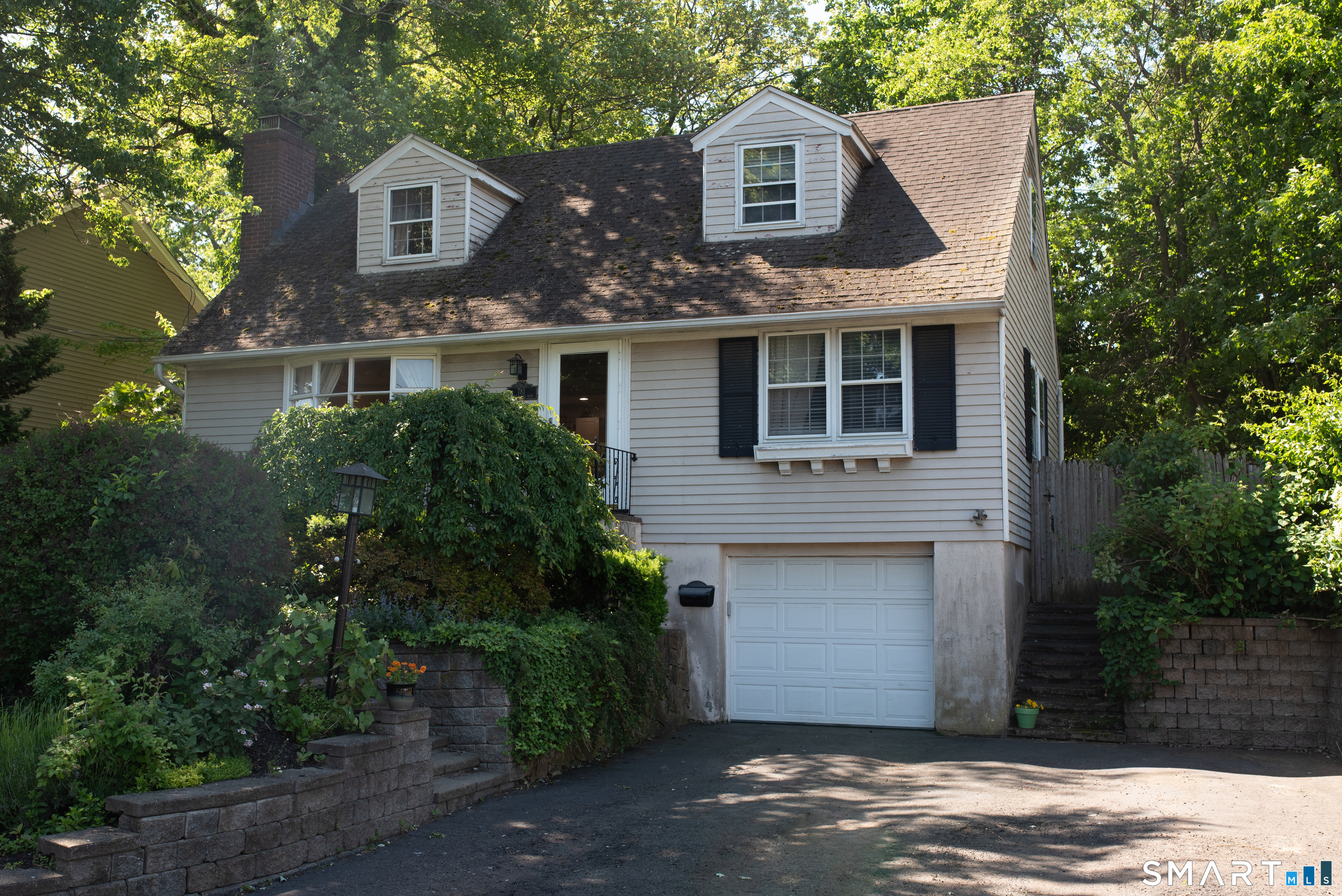 781 Tunxis Hill Road, Fairfield, CT 06824 | For Sale at $647,000