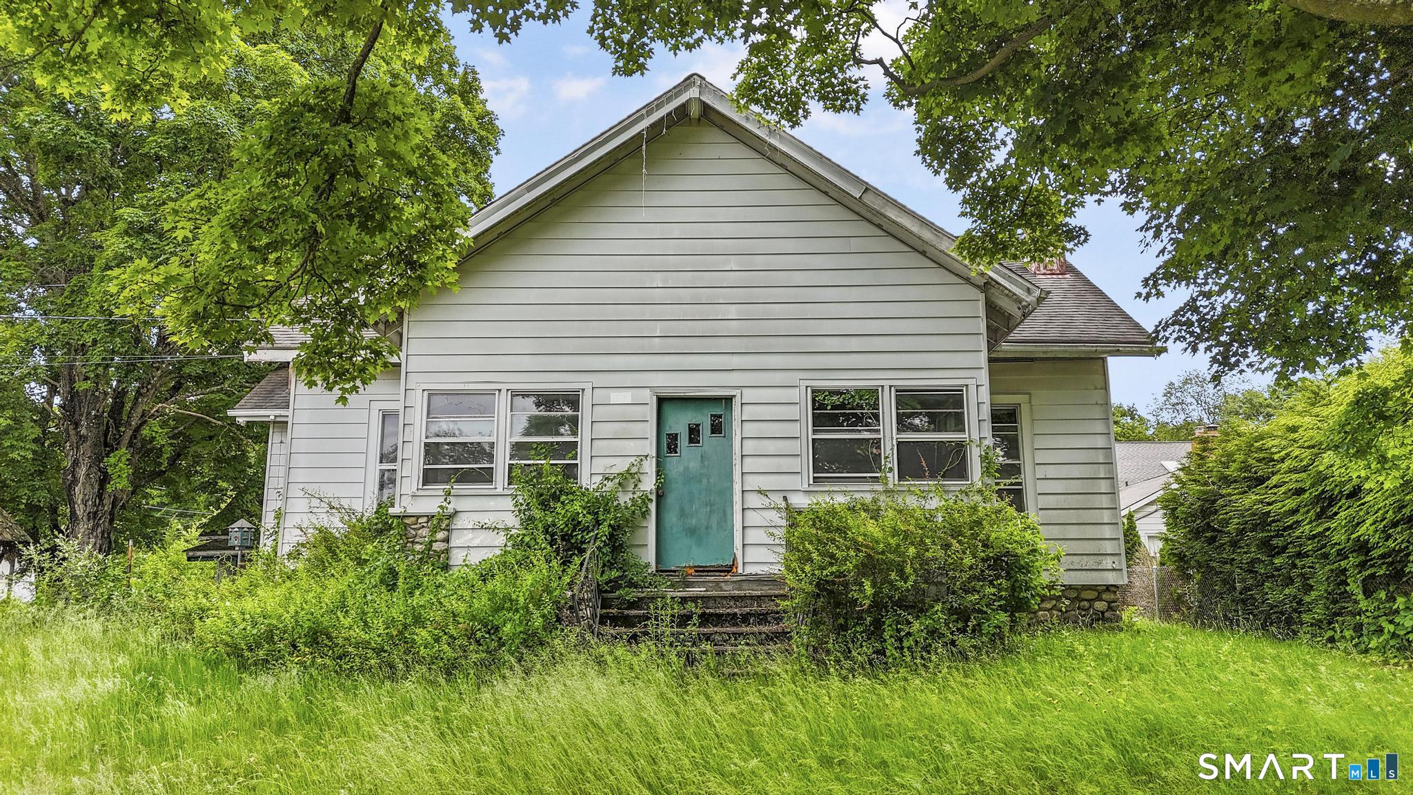 663 White Plains Road, Trumbull, CT 06611 | For Sale at $399,000