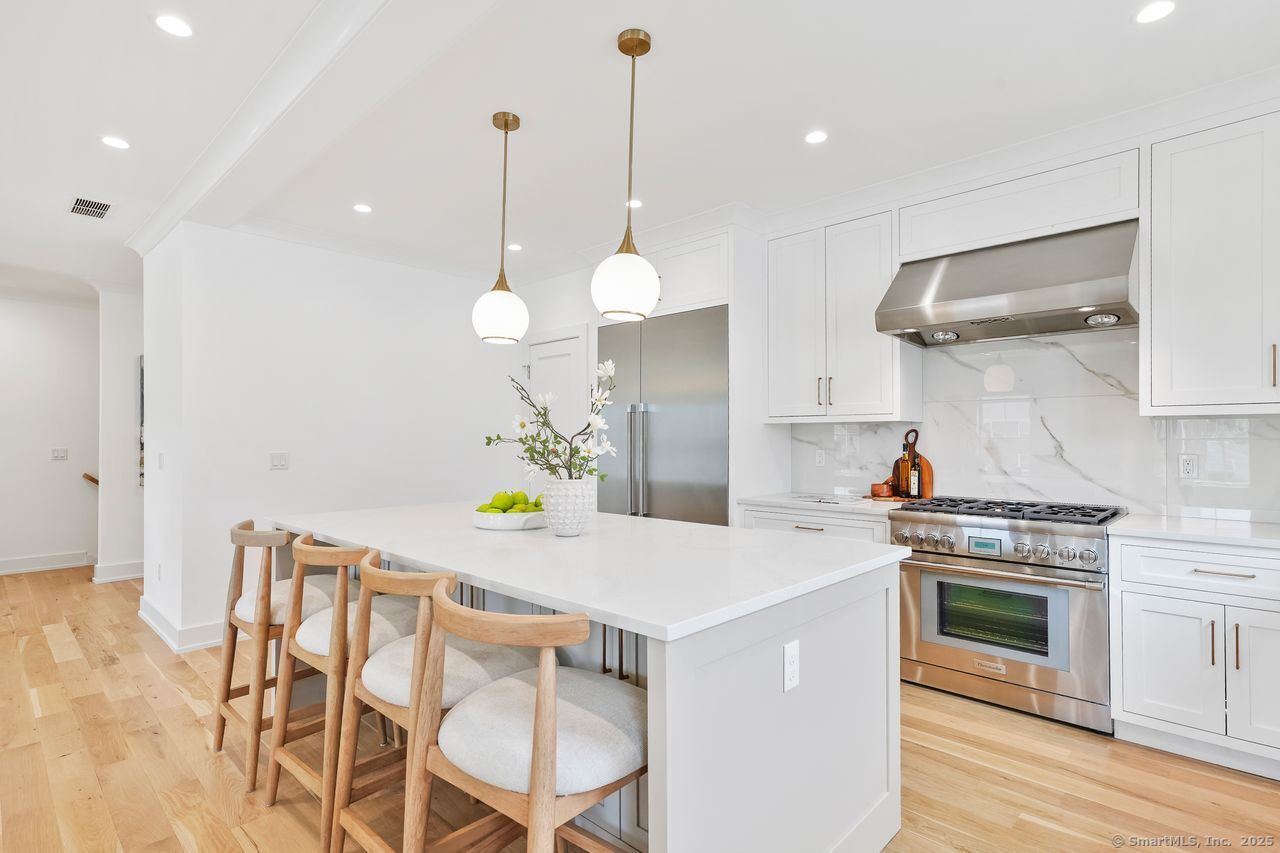 345 Reef Road, b6, Fairfield, CT 06824 | Sold at $1,700,000