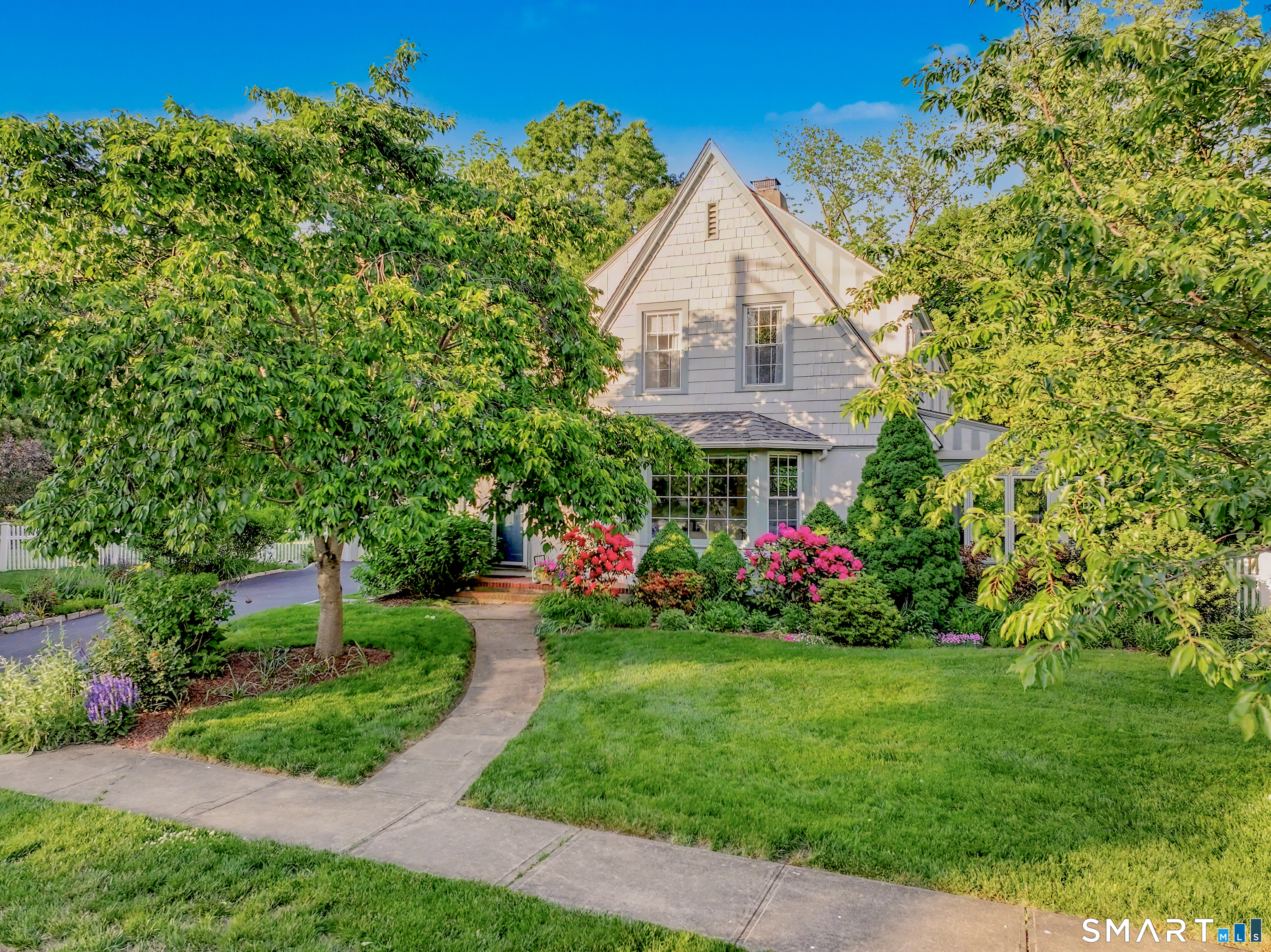 164 Ludlowe Road, Fairfield, CT 06824 | For Sale at $1,225,000