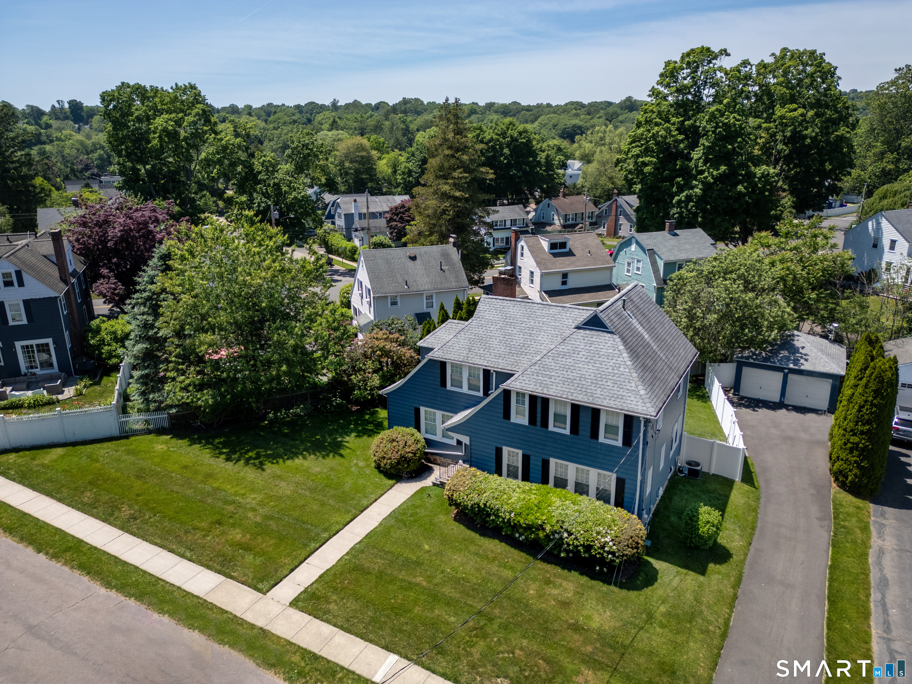 180 Rockland Road, Fairfield, CT 06825 | For Sale at $879,000