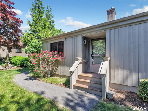  condo home for sale located at 493 Pawnee Lane, b, Stratford, CT 06614