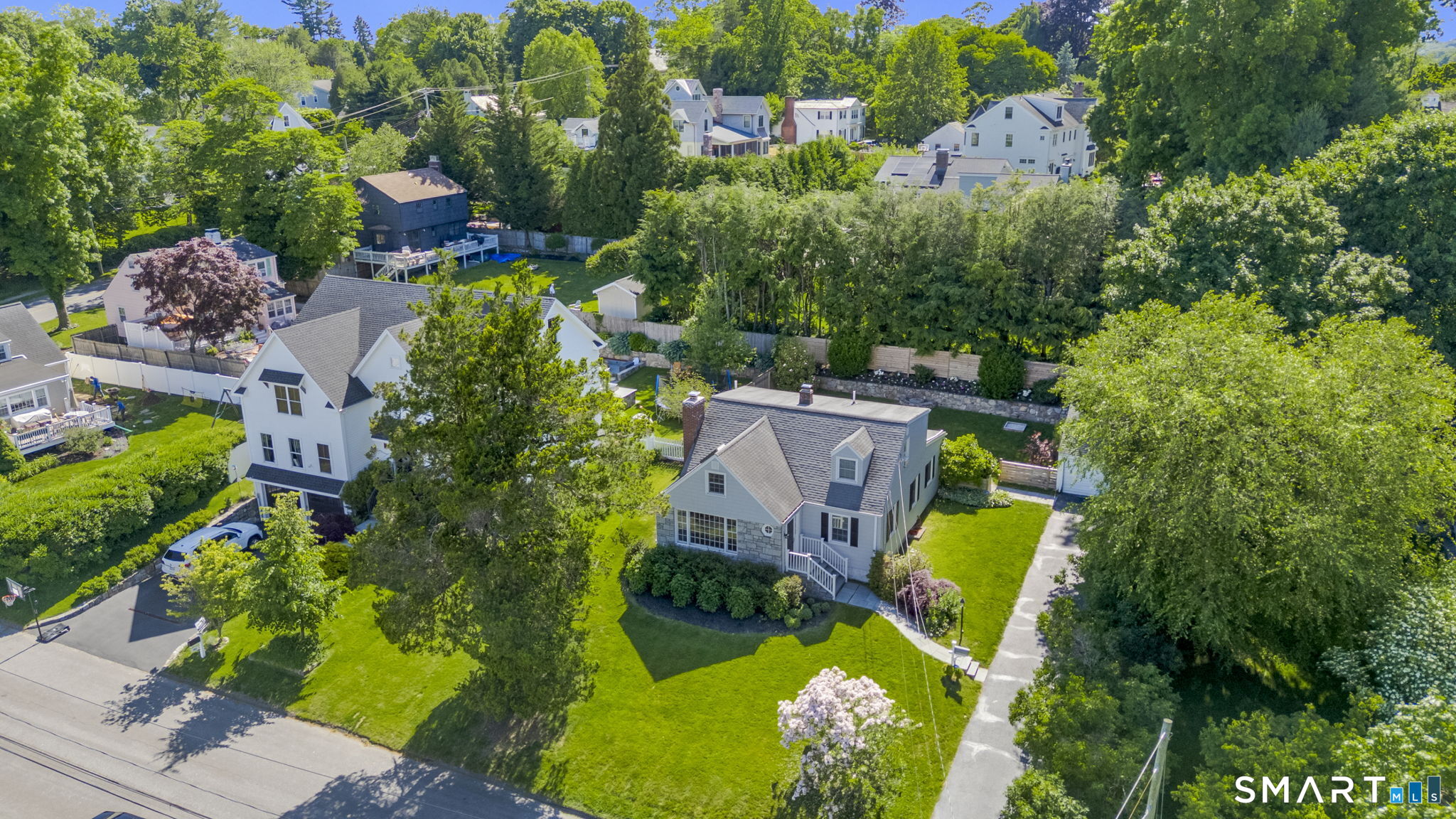70 Flax Road, Fairfield, CT 06824 | For Sale at $1,099,000