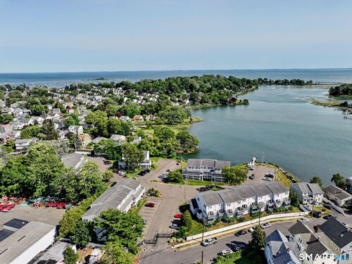  condo home for sale located at 140 Beachview Avenue, 266, Bridgeport, CT 06605