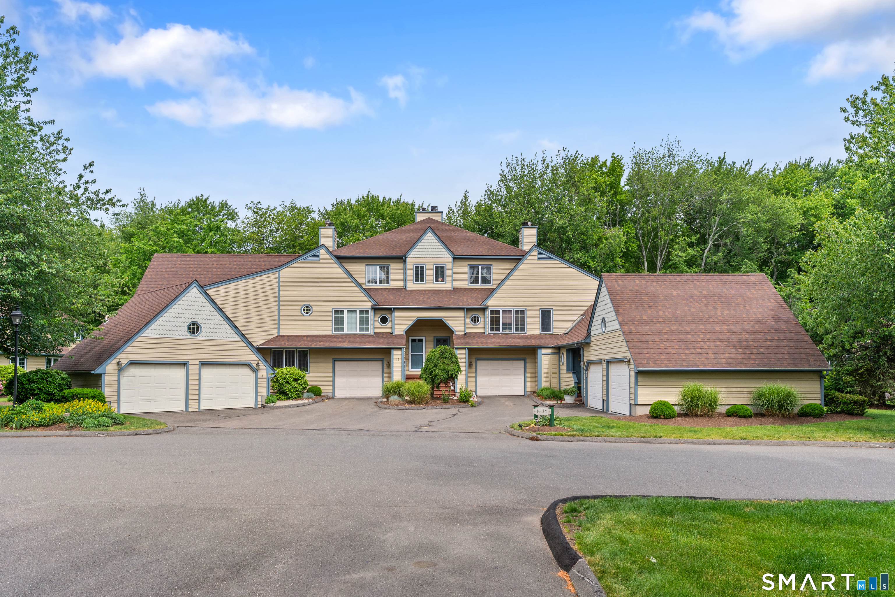 14 L Hermitage Drive, 14, Shelton, CT 06484 | For Sale at $584,900