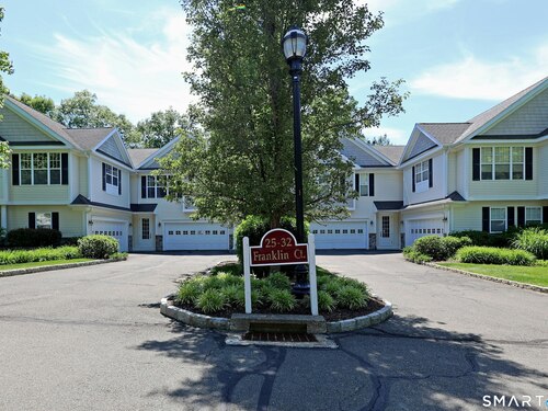  condo home for sale located at 25 Franklin Court, 25, Newtown, CT 06470