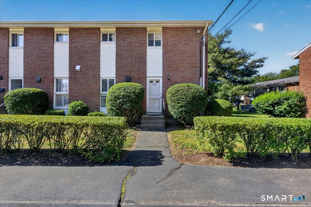 80 County Street, 12d, Norwalk, CT 06851 | For Sale at $389,000