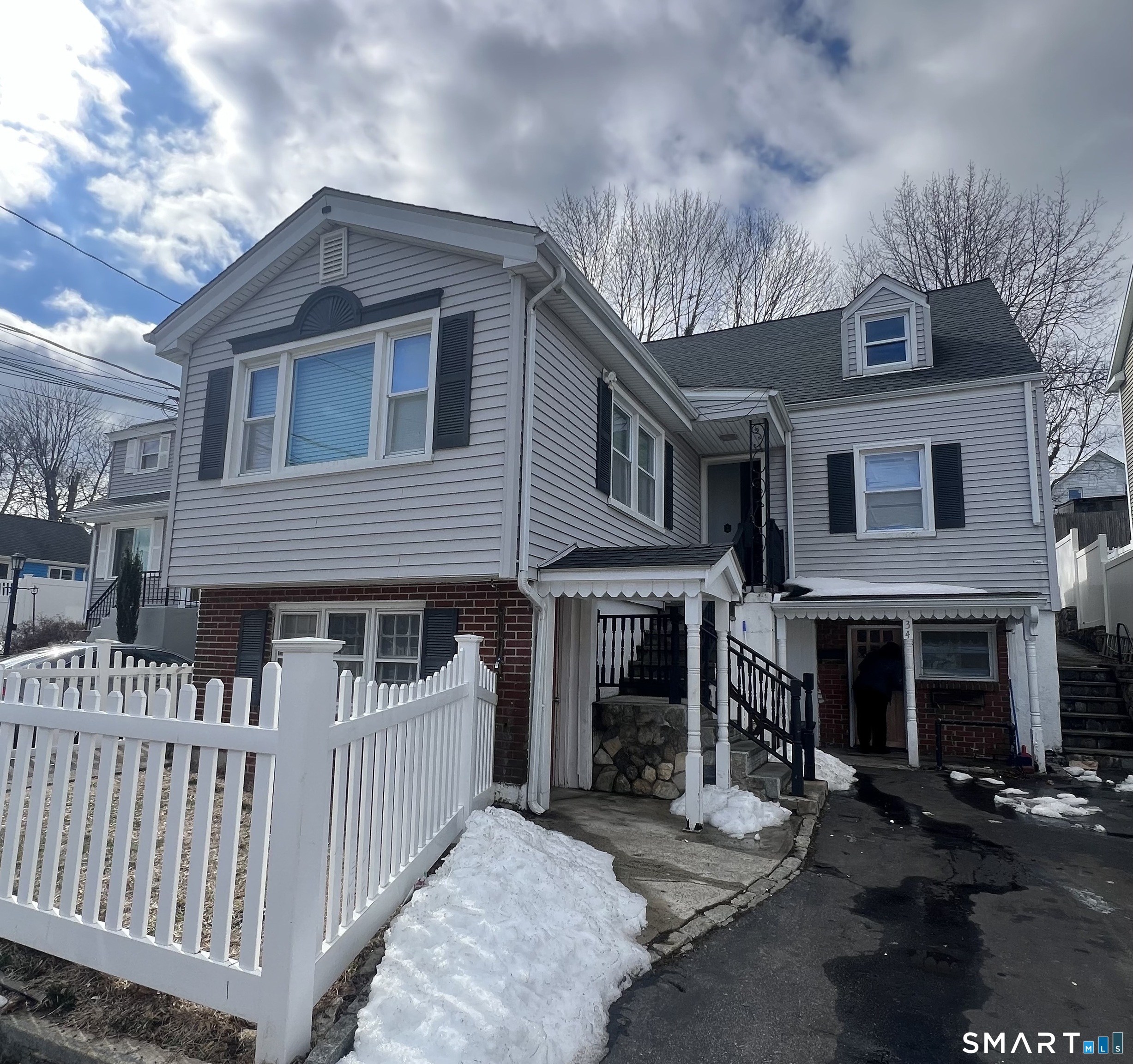 34 Raymond Street, Stamford, CT 06902 | For Sale at $985,000