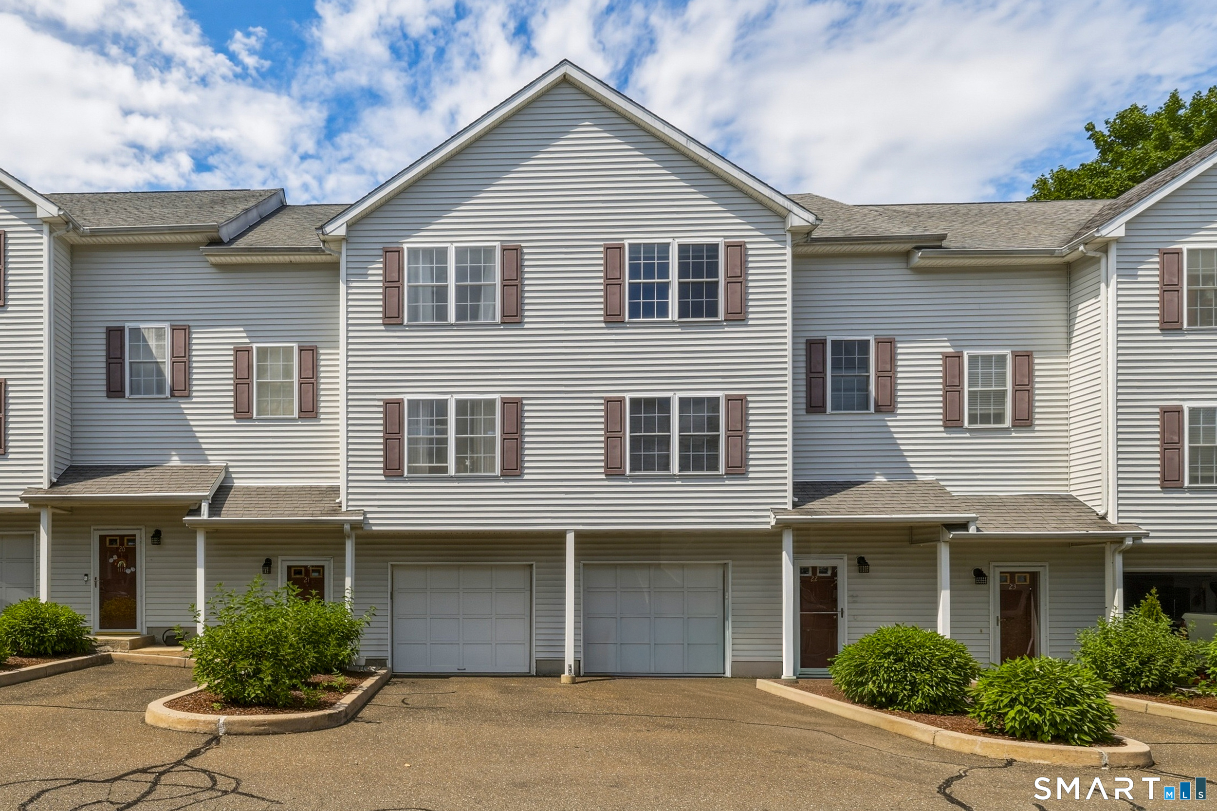 11 Mannions Lane, 21, Danbury, CT 06810 | For Sale at $390,000