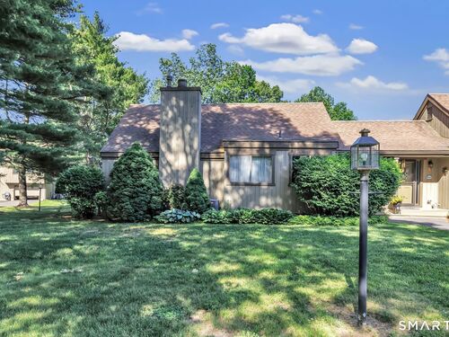 condo home for sale located at 93 Seminole Lane, b, Stratford, CT 06614
