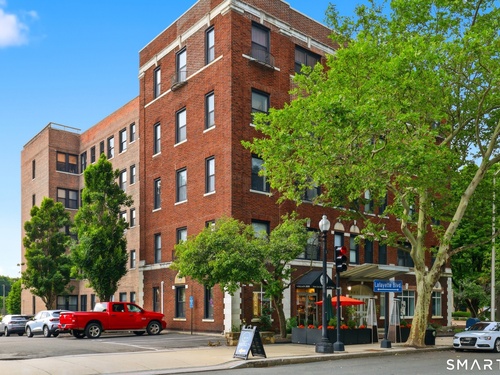  condo home for sale located at 881 Lafayette Boulevard, 5h, Bridgeport, CT 06604