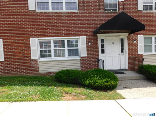  condo home for sale located at 50 Greenhouse Road, 10a, Bridgeport, CT 06606