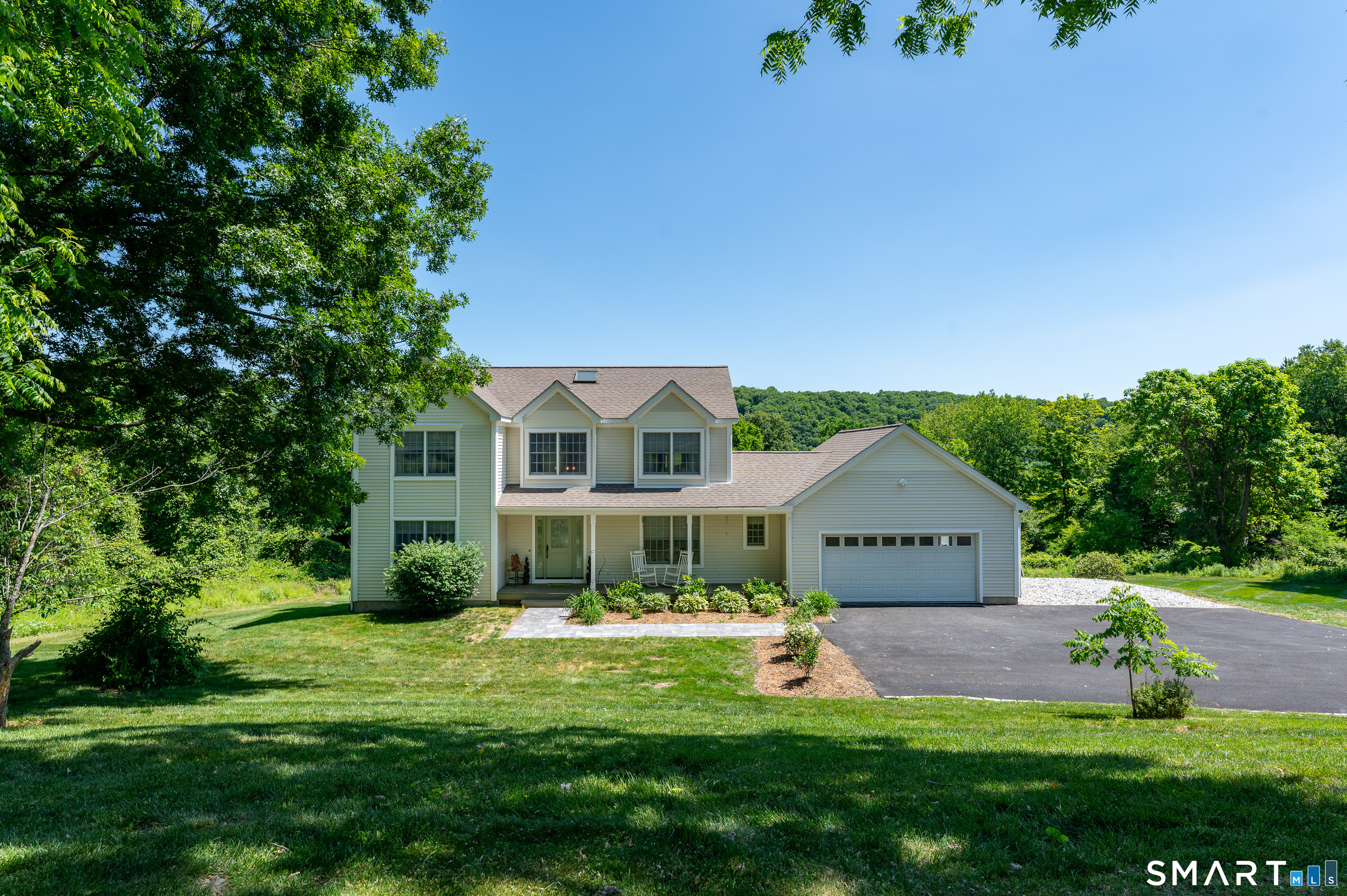 4 Fleetwood Lane, Brookfield, CT 06804 | For Sale at $829,000