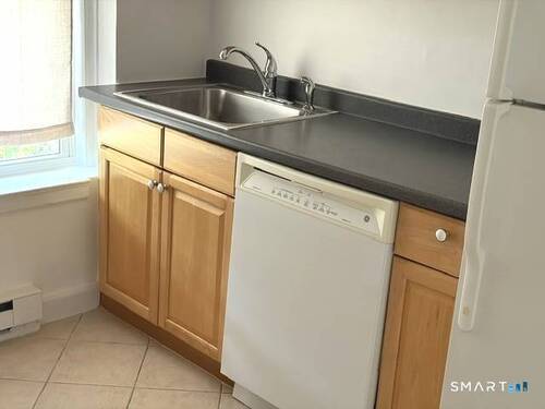  townhouse condo for sale located at 134 Summer Street, 1b, Stamford, CT 06840