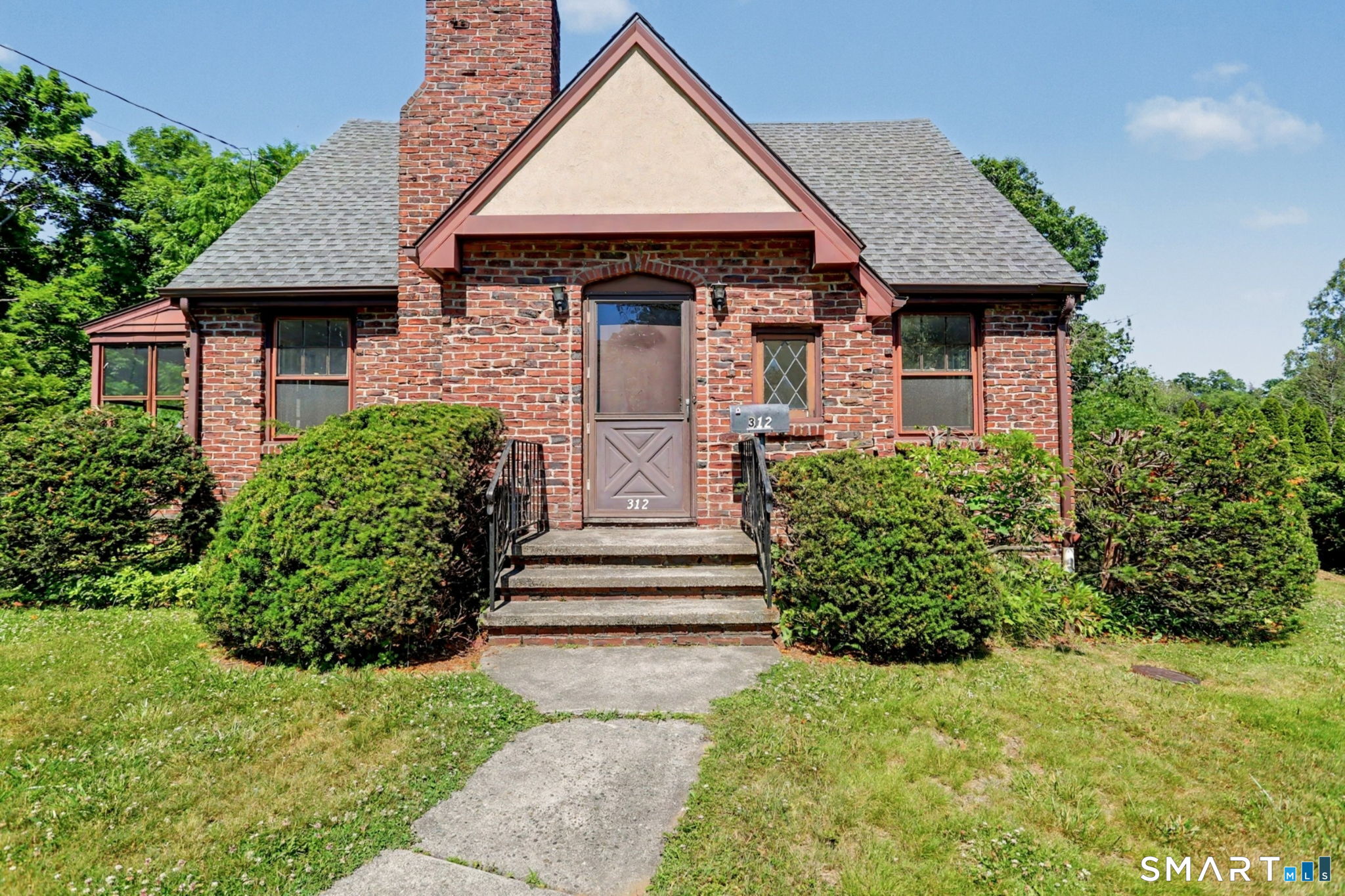 312 Bennett Street, Fairfield, CT 06825 | For Sale at $749,900