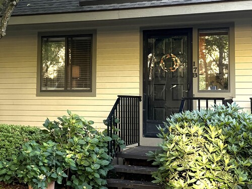 Waterfront townhouse condo for sale located at 2435 Bedford Street, 17b, Stamford, CT 06905