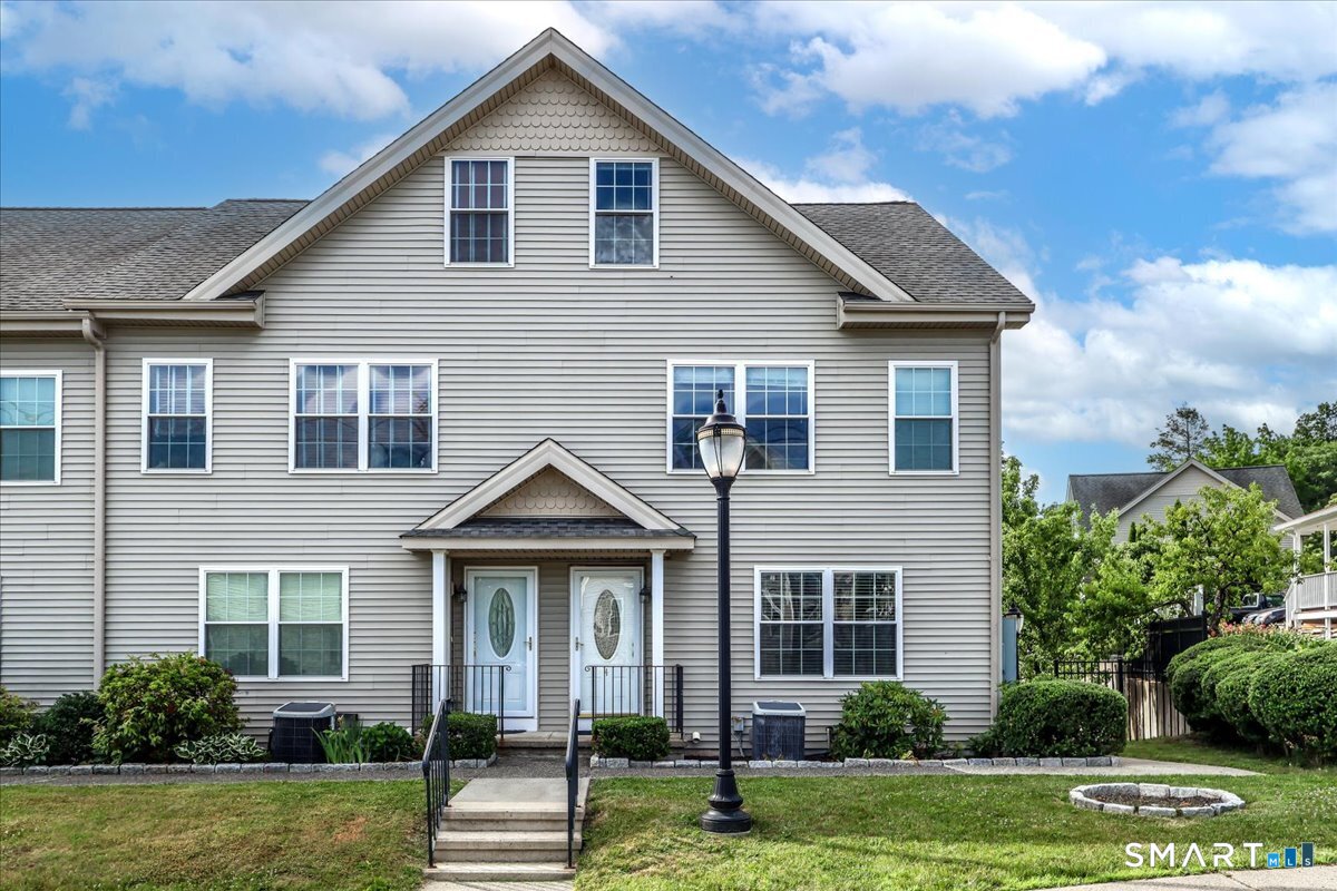 40 Division Street, 4, Danbury, CT 06810 | For Sale at $490,000