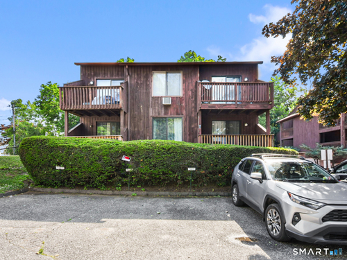  condo home for sale located at 1 Fairfield Avenue, 3, Danbury, CT 06810