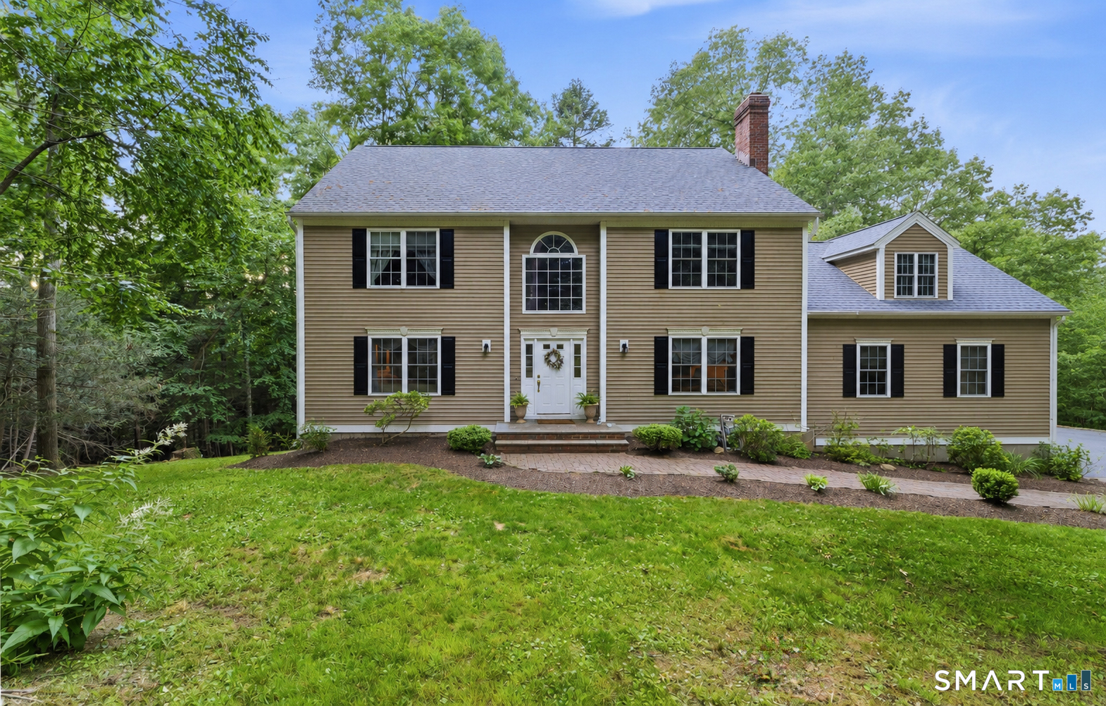 29 Narragansett Trail, Newtown, CT 06482 | For Sale at $775,000