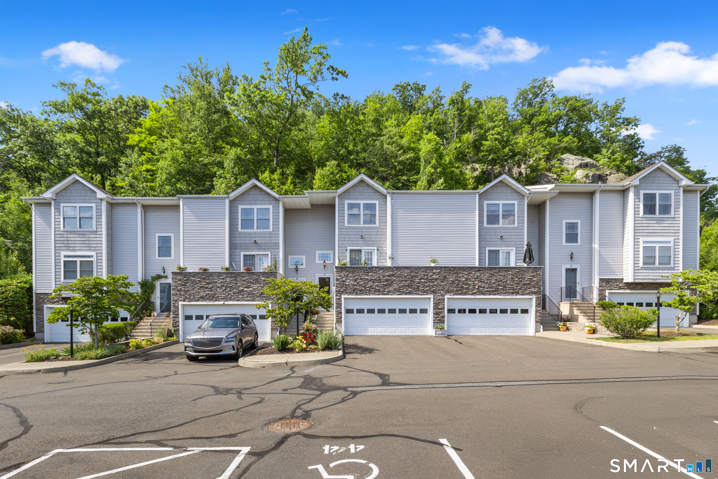 48 Stetson Place, 48, Danbury, CT 06811 | For Sale at $439,900