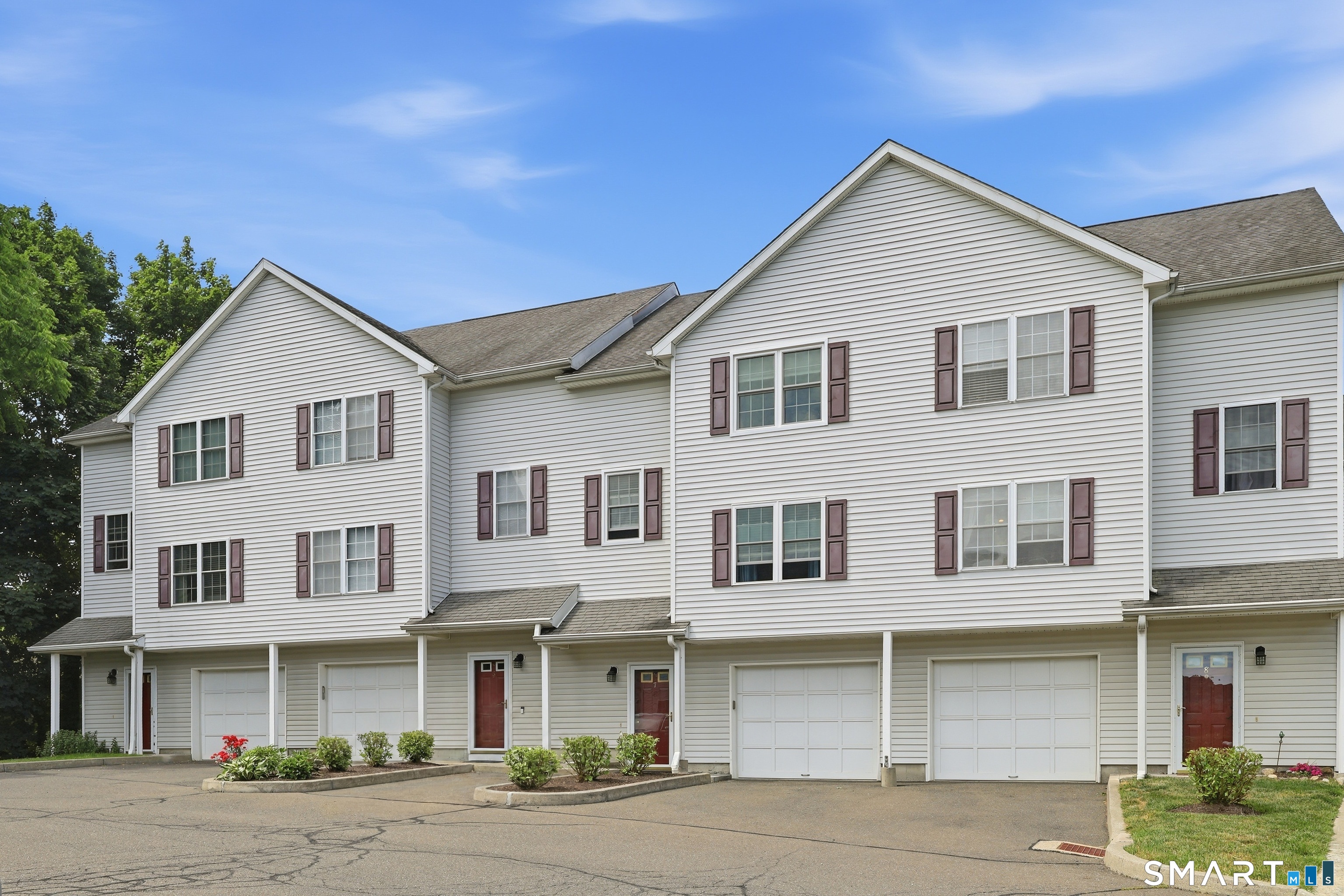 11 Mannions Lane, 8, Danbury, CT 06810 | For Sale at $389,000