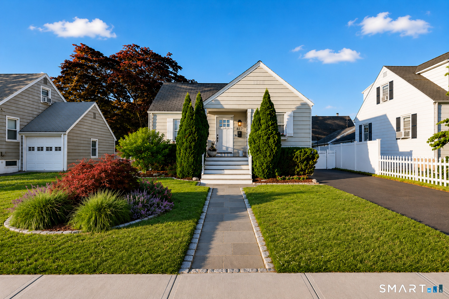 427 Reef Road, Fairfield, CT 06824 | For Sale at $999,500