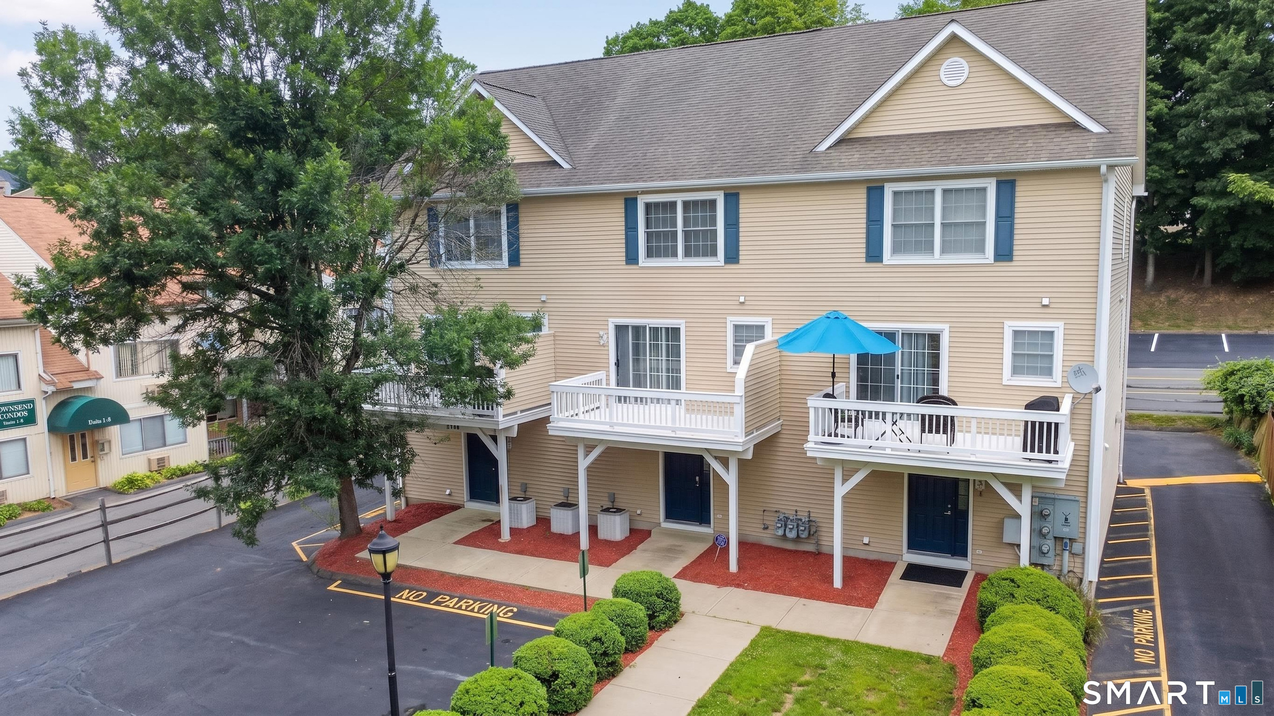 29 Town Hill Avenue, 7, Danbury, CT 06810 | For Sale at $364,500