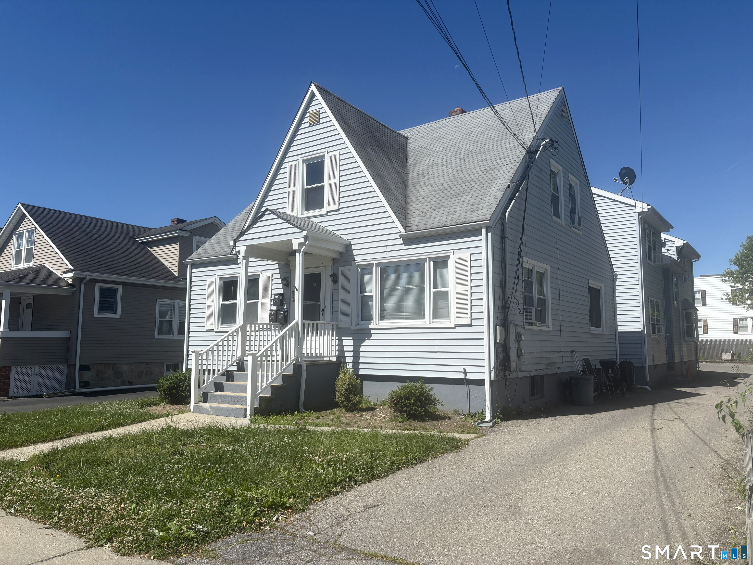 251 Seaside Avenue, Stamford, CT 06902 | For Sale at $999,000