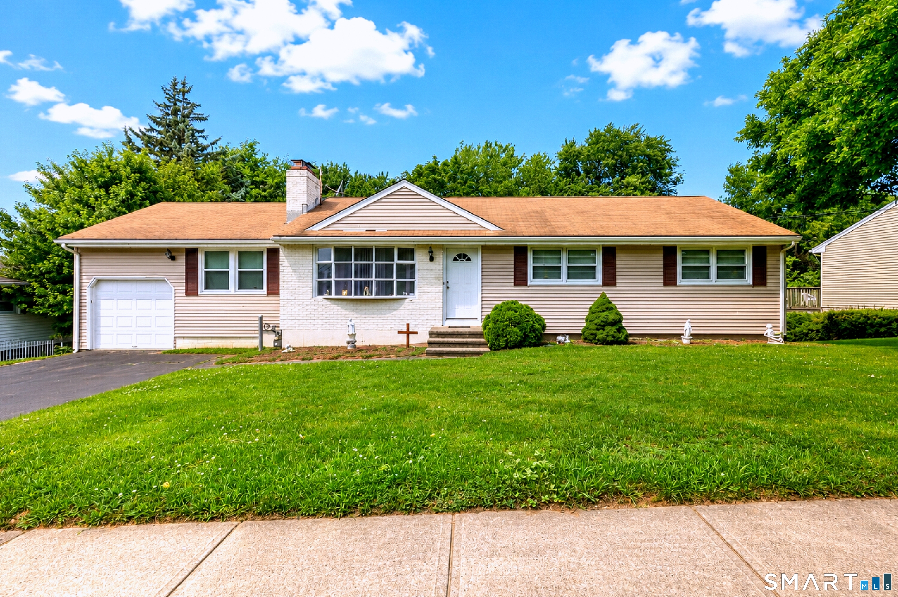 195 Emerald Place, Stratford, CT 06614 | For Sale at $479,500