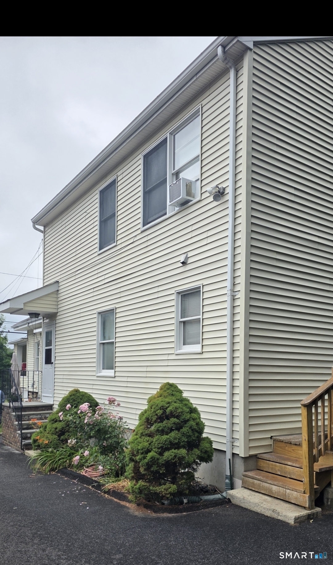 37 Waterbury Avenue, Stamford, CT 06902 | For Sale at $949,000