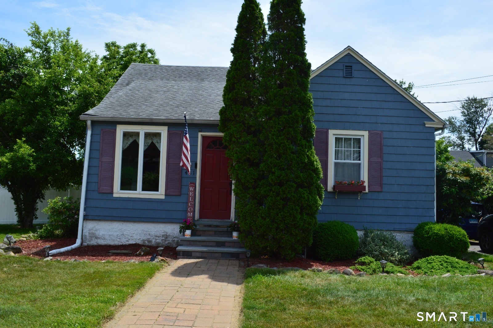 421 Wakelee Avenue, Stratford, CT 06614 | For Sale at $465,000