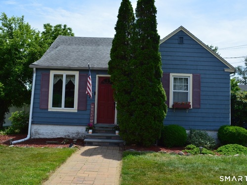  single family home for sale located at 421 Wakelee Avenue, Stratford, CT 06614