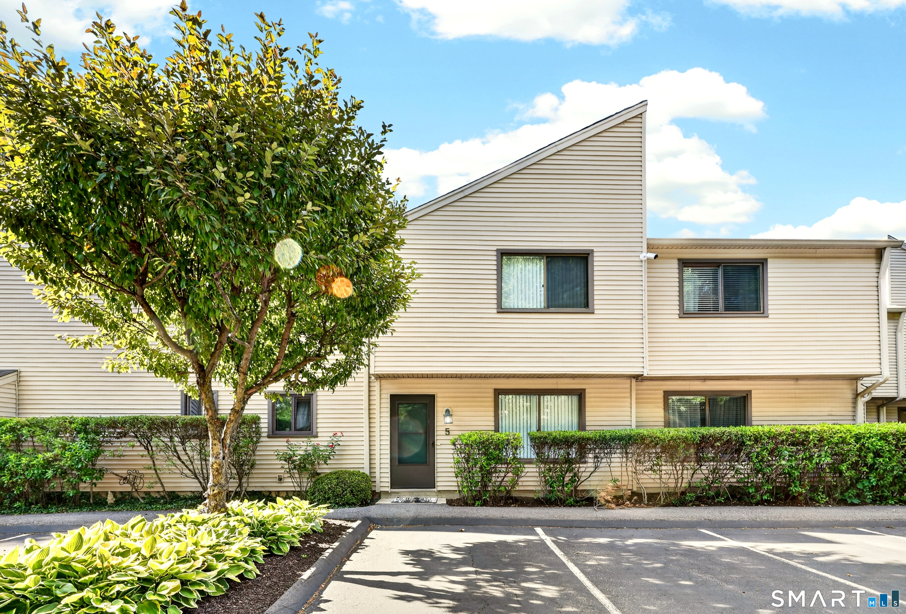 1 Horizon Drive, 5, Norwalk, CT 06854 | For Sale at $439,900