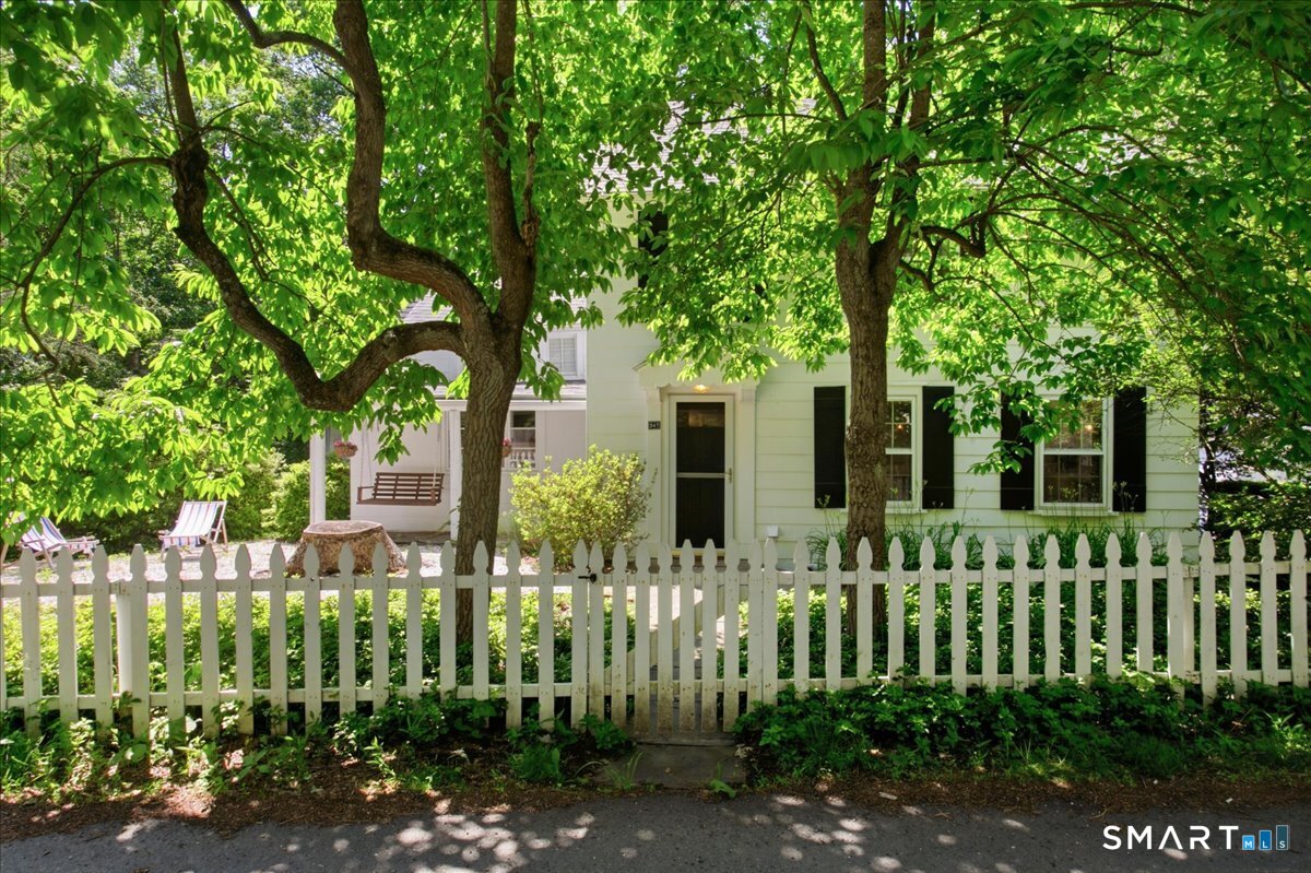 247 Chestnut Hill Road, Stamford, CT 06903 | For Sale at $775,000