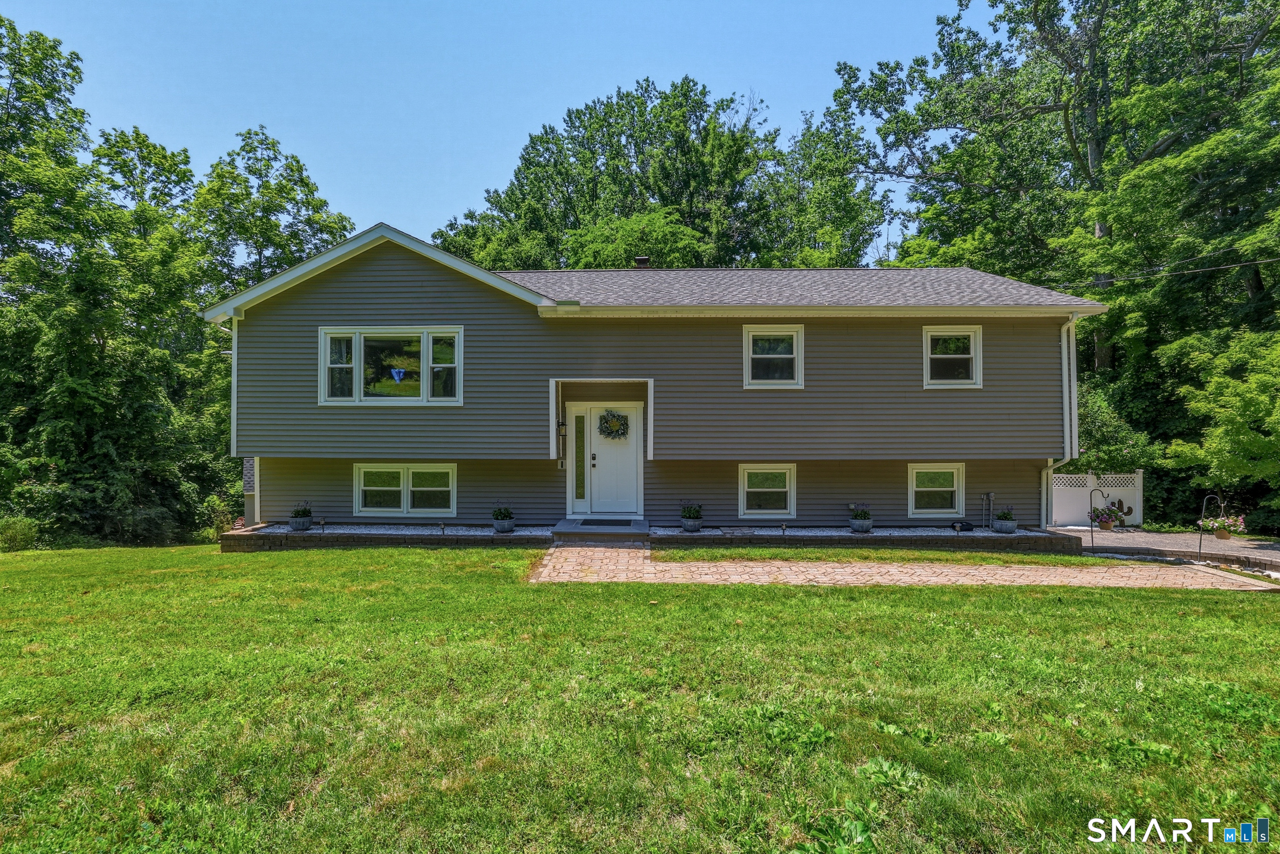 10 Albion Road, New Fairfield, CT 06812 | For Sale at $585,000