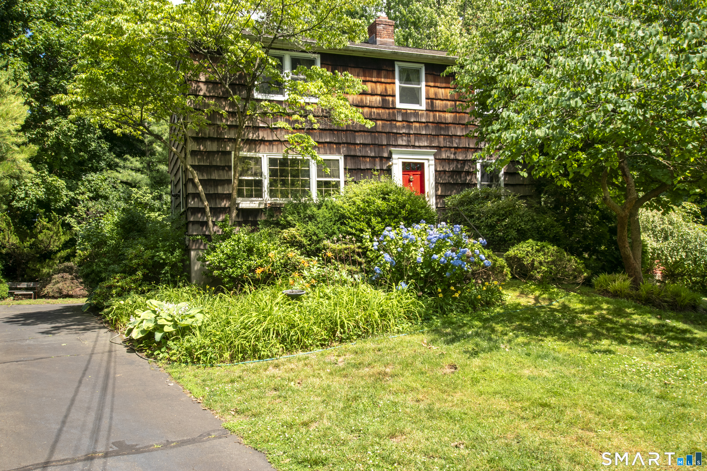 8 Oakledge Circle, Norwalk, CT 06854 | For Sale at $699,000