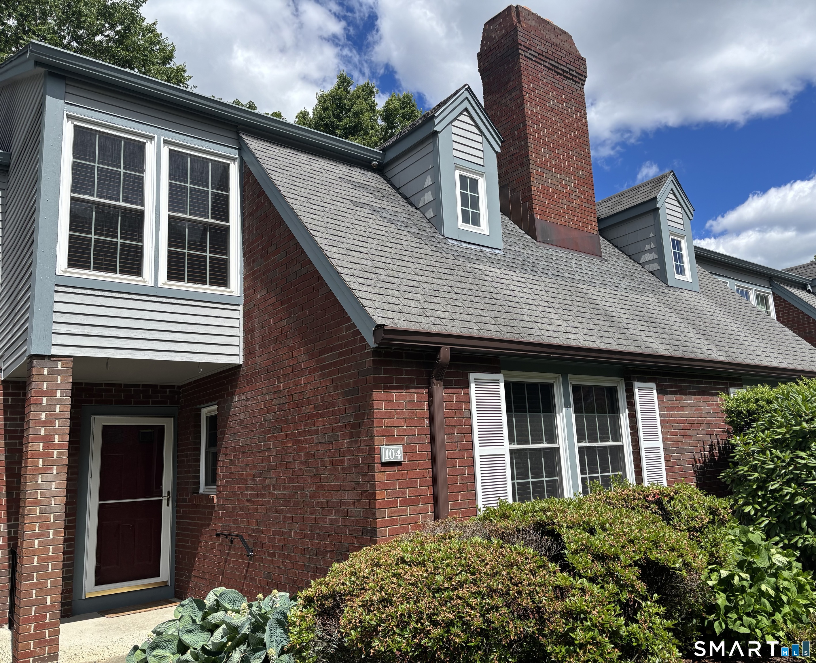 104 Roberton Crossing, 104, Fairfield, CT 06825 | For Sale at $690,000
