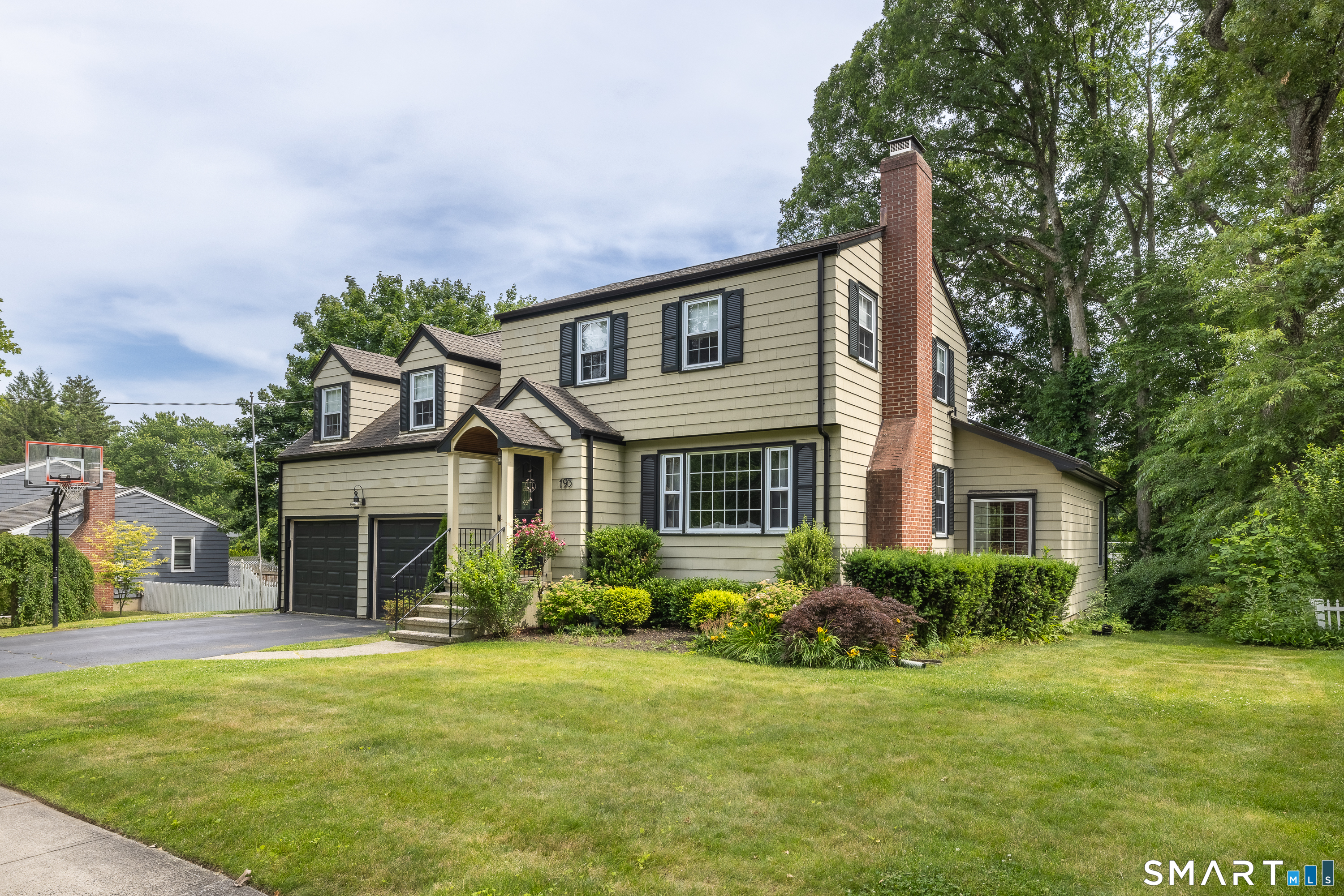 195 Luanne Road, Stratford, CT 06614 | For Sale at $580,000