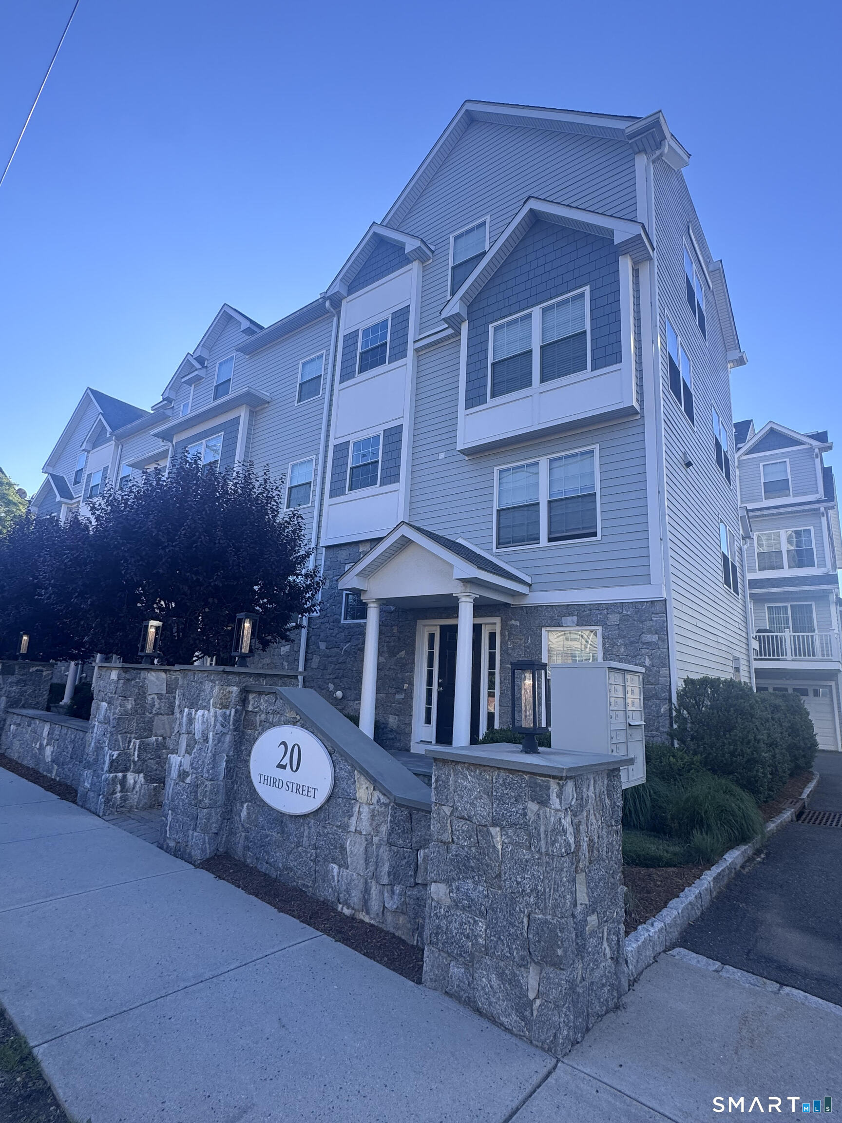 20 Third Street, 4, Stamford, CT 06905 | For Sale at $831,000