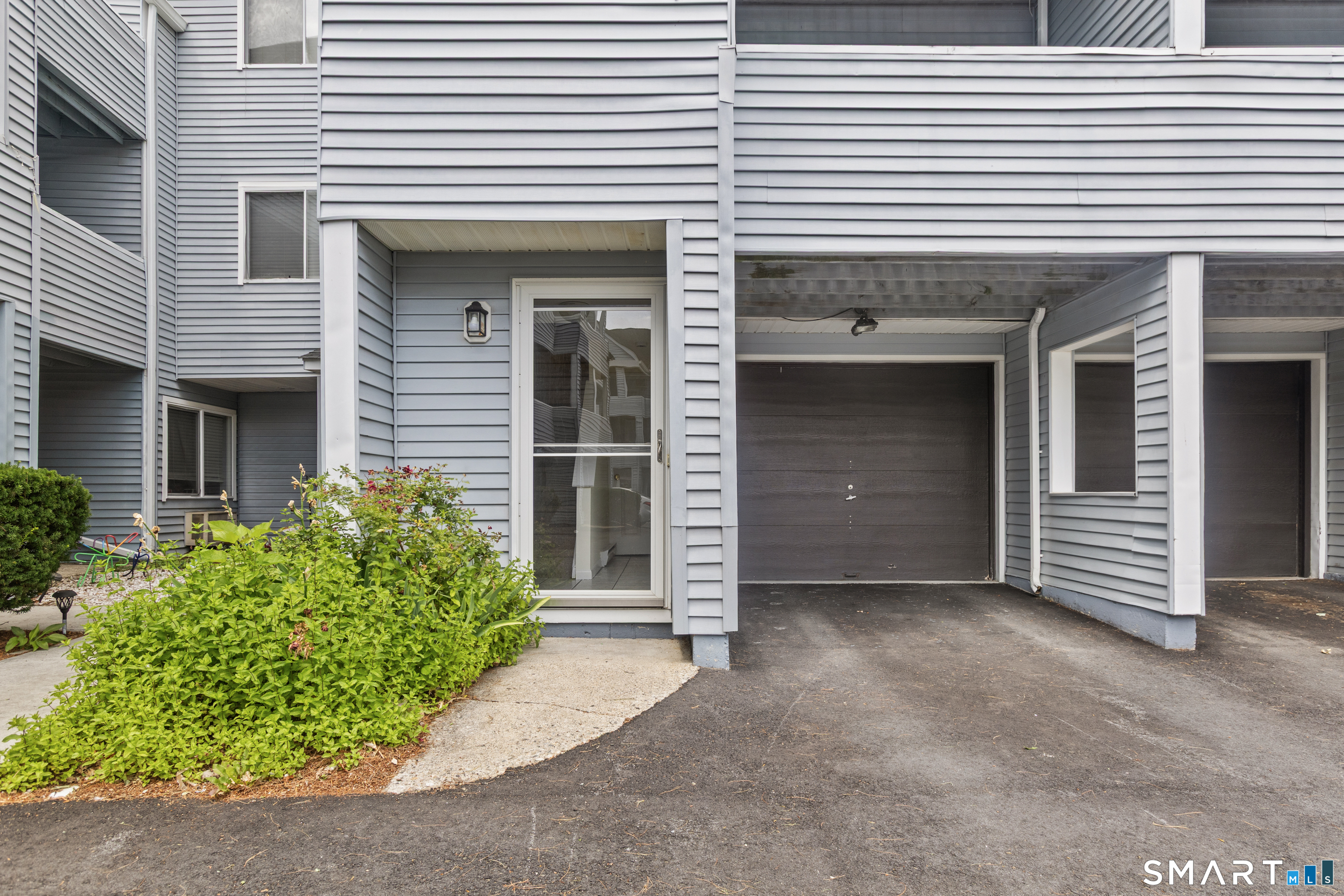 1 Beaver Brook Road, 8, Danbury, CT 06810 | For Sale at $279,000