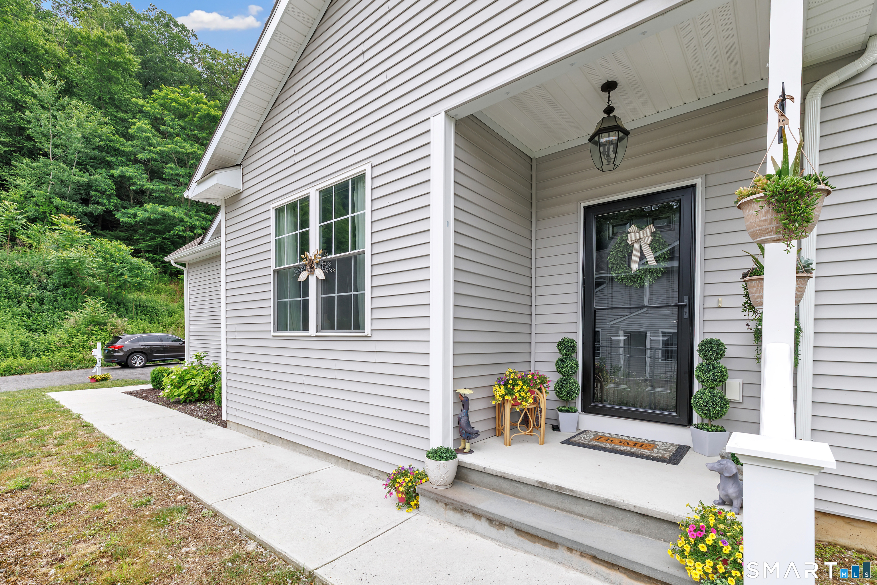 7 Oakview Lane, 7, Bethel, CT 06801 | For Sale at $649,900